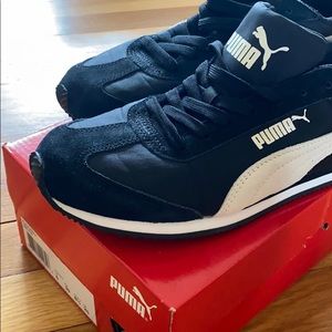 black puma sneakers